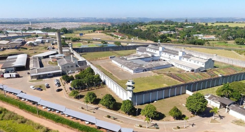 Centenas de presos são liberados para a saída temporária em Marília