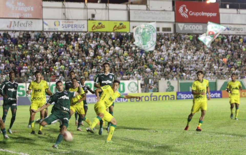 Palmeiras goleia Mirassol e avança às quartas de final