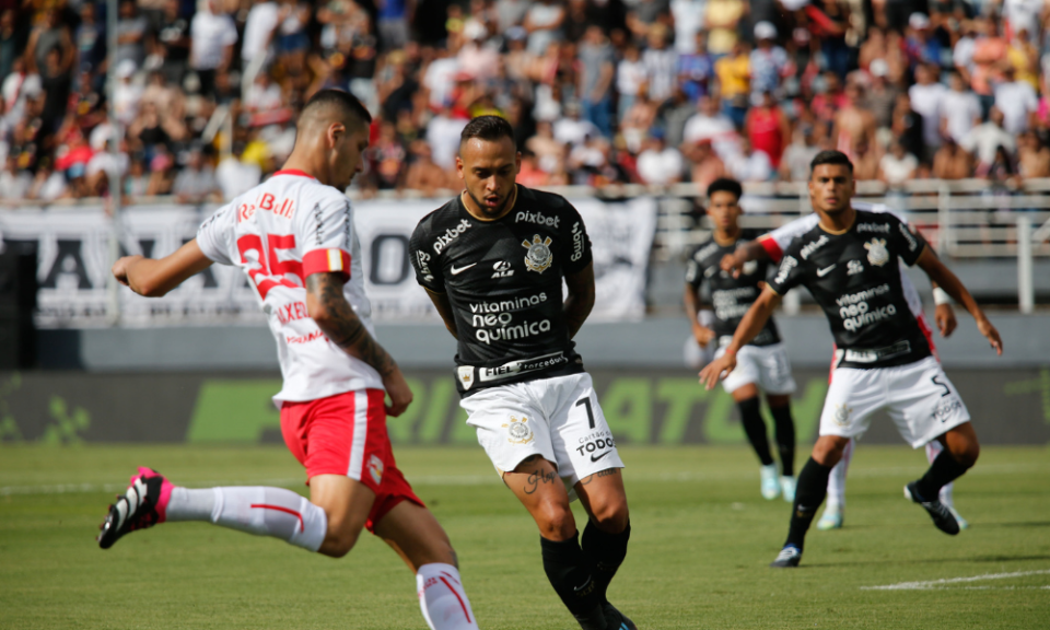 Corinthians joga mal e perde para o Red Bull Bragantino