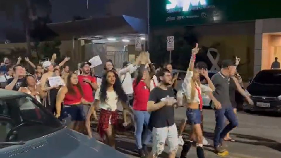 Fãs de RBD fazem protesto em Fortaleza para pedir show