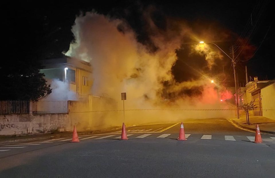 Bombeiros contêm vazamento em hospital