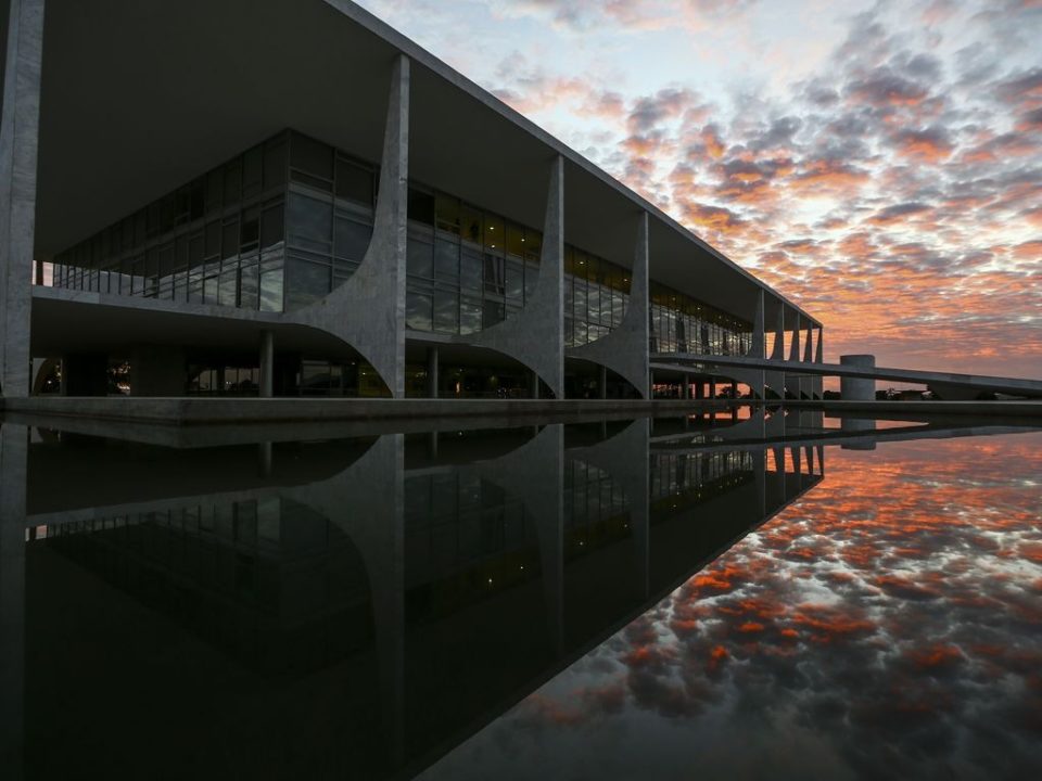 Governo trabalha para conter gastos no primeiro trimestre