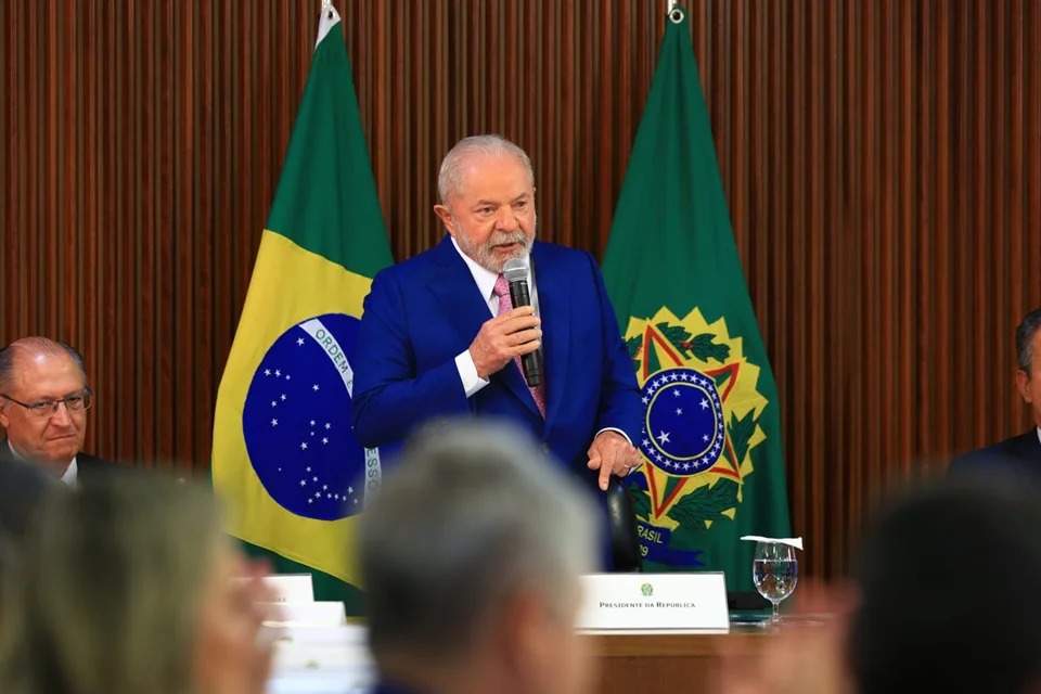 Lula tira bolsonaristas da Comissão de Ética do Planalto