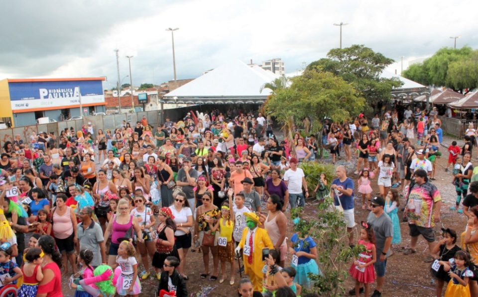 ‘Bagunça de Rua’ com trio elétrico abre oficialmente o Carna Marília