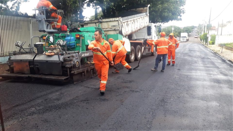 Prefeitura inicia recape da rua Beline Marconato