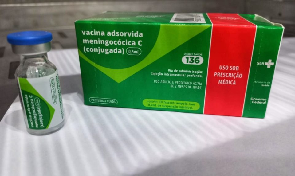 Marília aplica doses contra a meningite em jovens de 15 a 19 anos