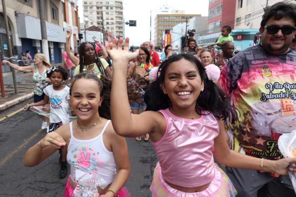 ‘Bagunça de Rua’ abre Carnaval e leva alegria ao Centro