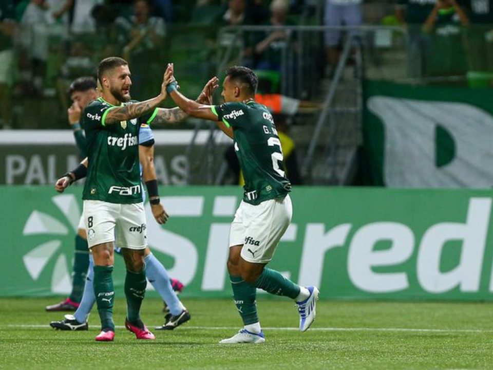 Palmeiras sofre no fim, mas ganha da Ferroviária