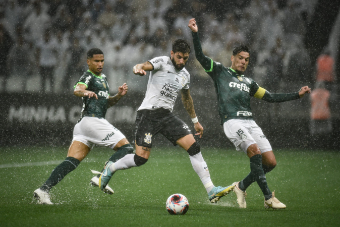 Corinthians e Palmeiras empatam em clássico de tirar o fôlego