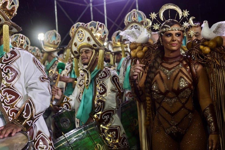 Carnaval: Mocidade e Mancha Verde são destaques no 2º dia de desfiles