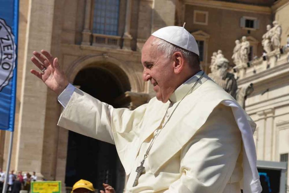 Papa Francisco celebra 10º aniversário do papado com miss