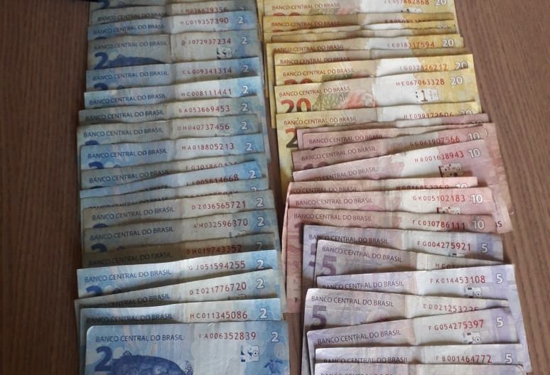 Dupla é presa com mais de R$ 2 mil em notas falsas na região