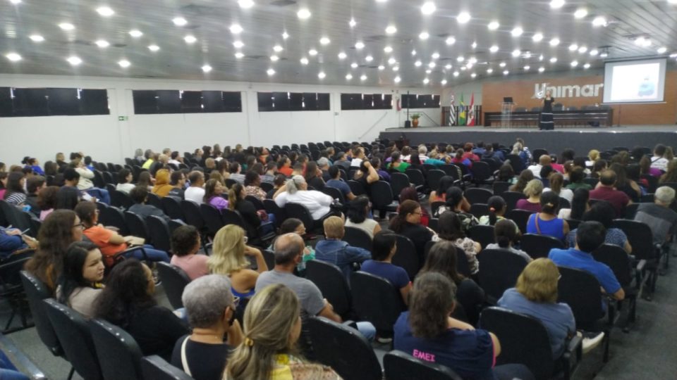 Prefeitura realiza encontro formativo com servidores da Educação