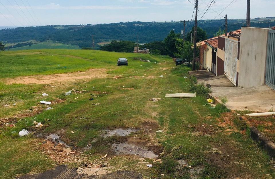 Rua sem asfalto há 16 anos gera transtornos a moradores