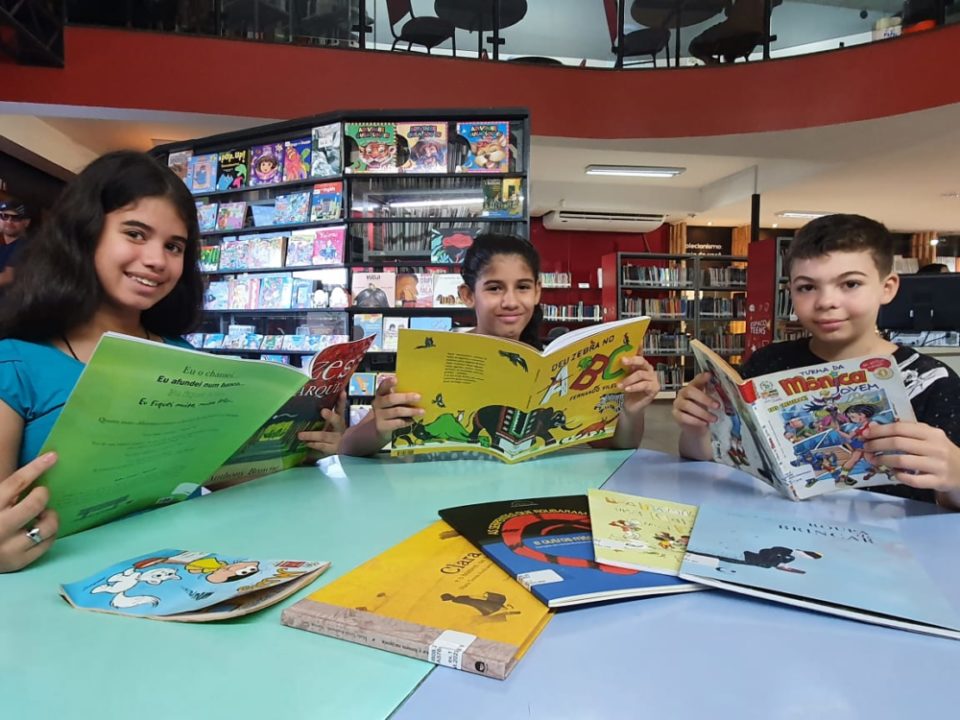 Biblioteca recebe doações de livros e DVDs através do SisEB