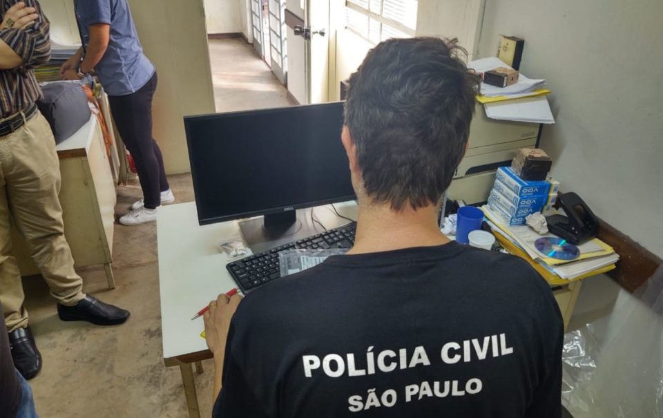 Servidor público de Bauru é preso com pornografia infantojuvenil