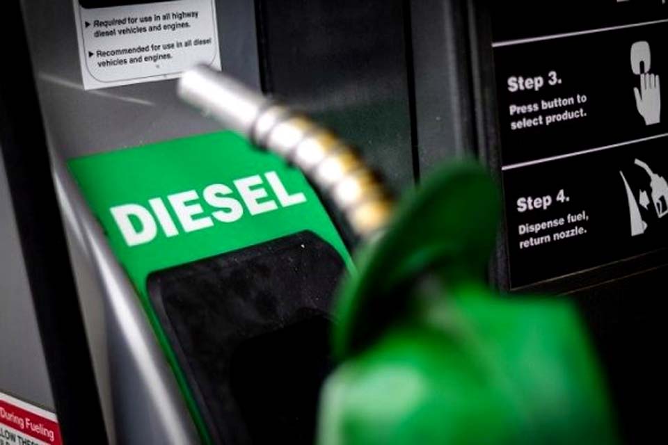 Preço do diesel cai R$ 0,18 nas distribuidoras nesta quinta