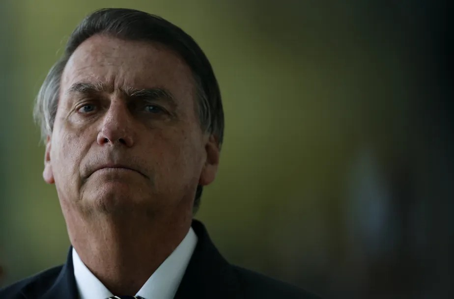 CGU decide retirar sigilo de cartão de vacina de Bolsonaro