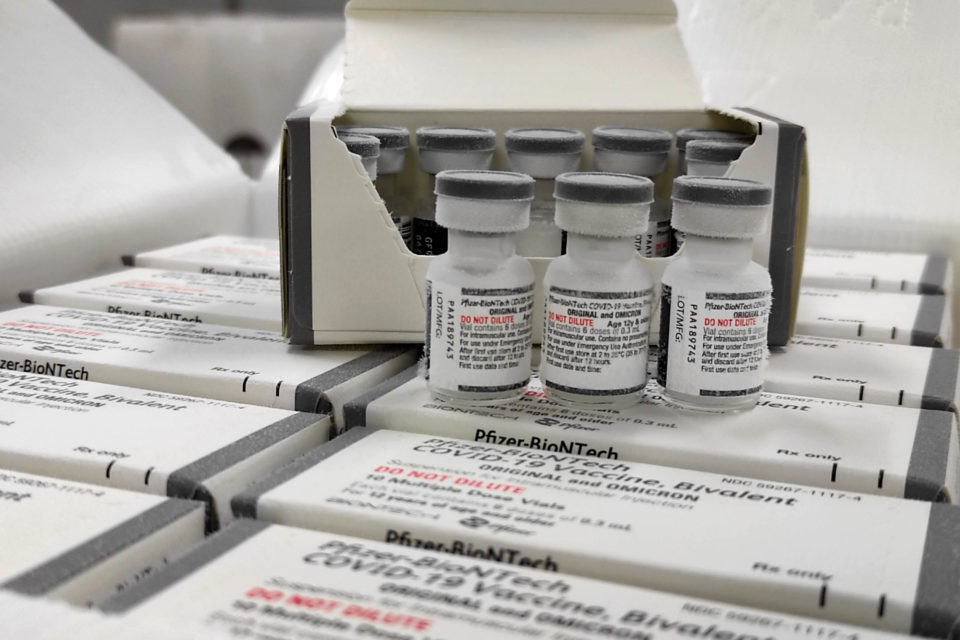 Vacina bivalente estará disponível para grupos prioritários