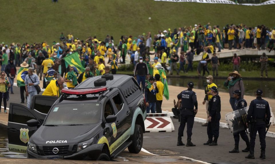Moraes liberta mais 130 pessoas presas por atos golpistas