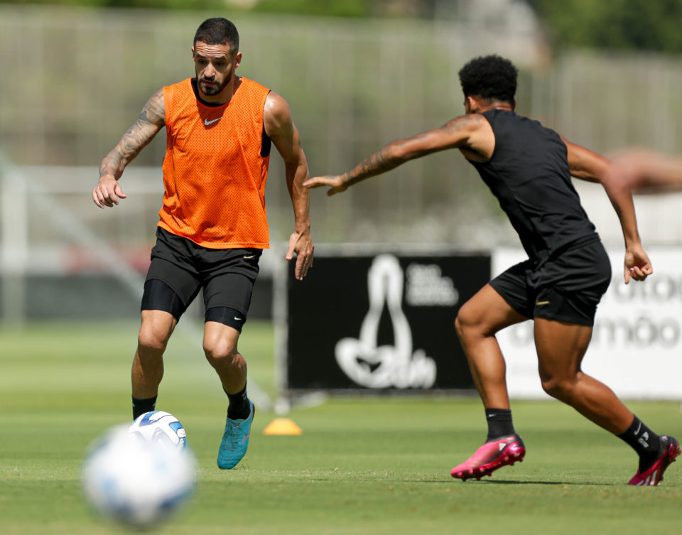 Corinthians faz tático de olho em estreia contra o Liverpool