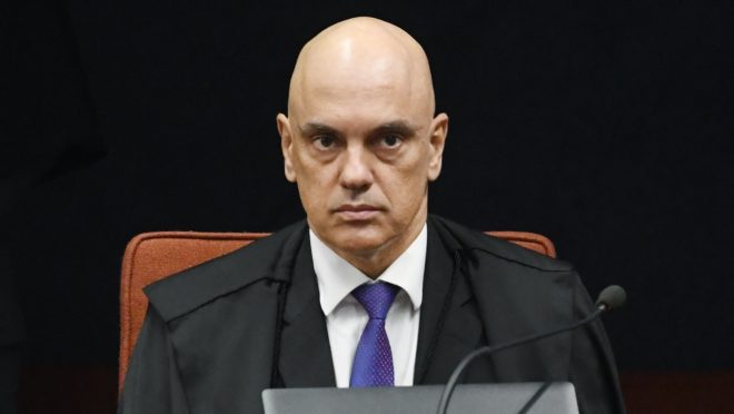 Moraes manda soltar 12 presos em frente a quartéis no 8 de janeiro