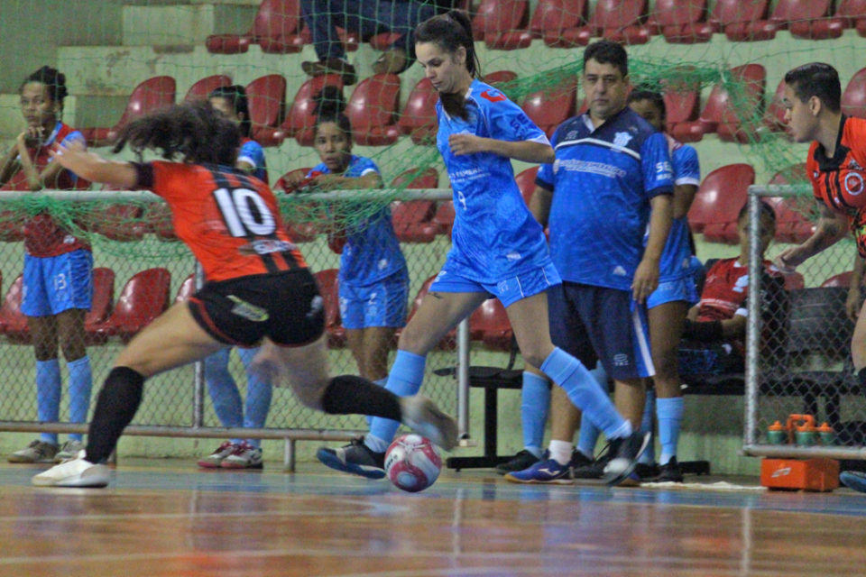 Futsal feminino de Marília goleia Guará e assume liderança
