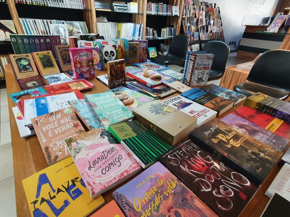 Centro cultural promove tarde de troca de livros com doação às crianças