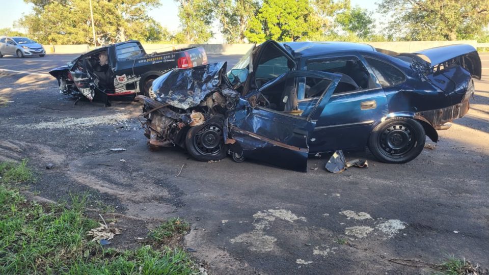 Acidente mata duas pessoas na SP-333 em Marília