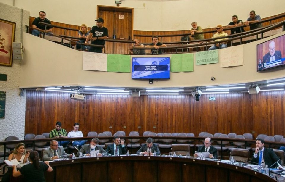 Vereadores discutem cinco projetos na sessão desta segunda