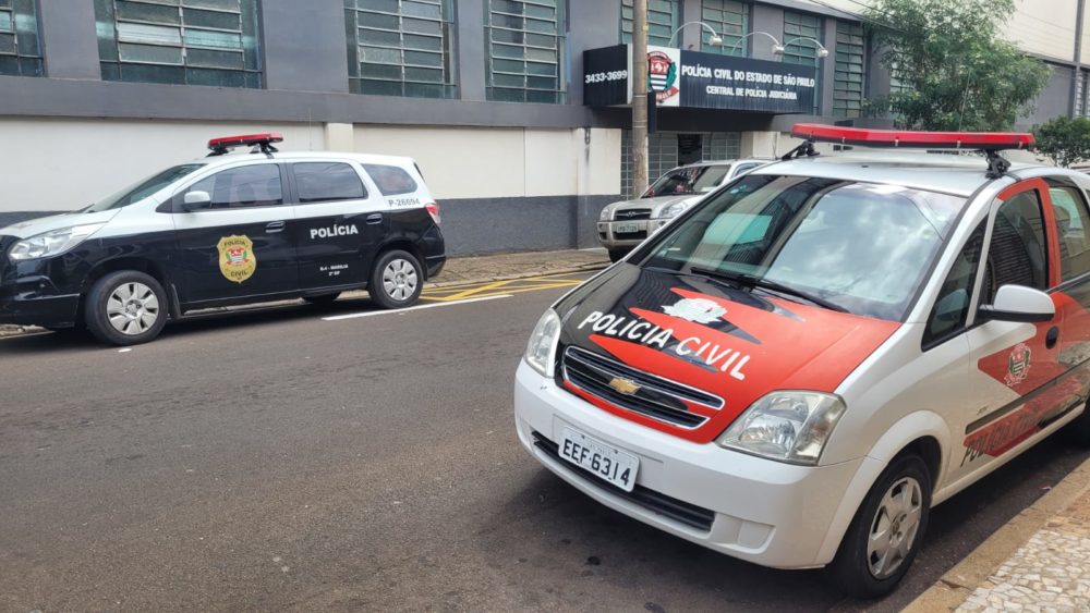 Casal é suspeito de se aproveitar de acidente para  furtar agente penitenciário na zona sul