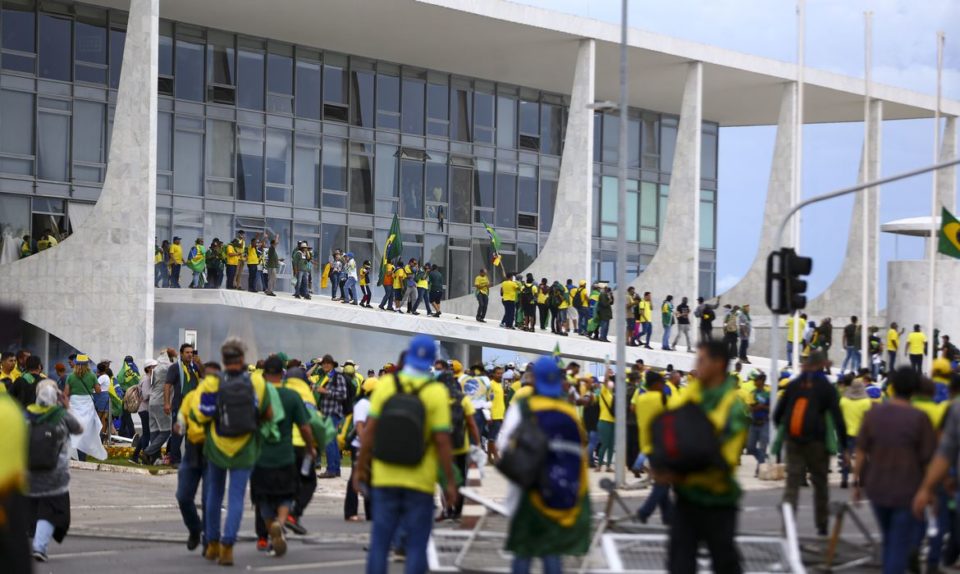 STF inicia julgamento de envolvidos em atos golpistas