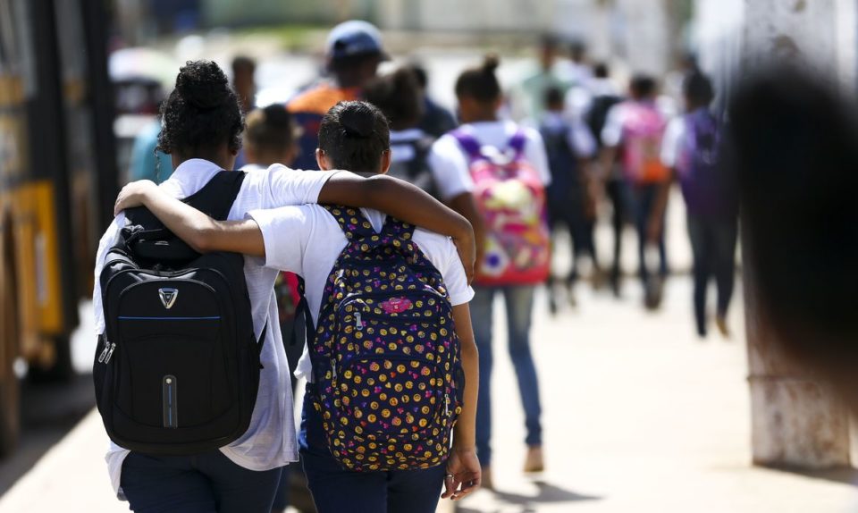 Violência nas escolas: como falar com jovens