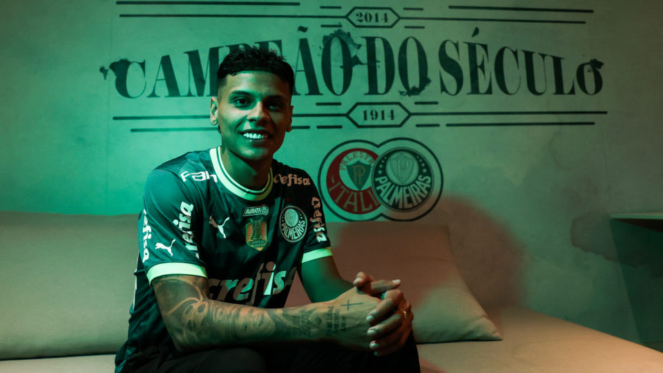 Destaque no Paulista, Richard Ríos assina contrato com o Palmeiras