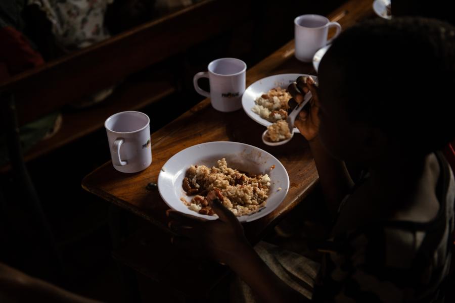 Ministérios assinam acordo de combate à má nutrição nas escolas