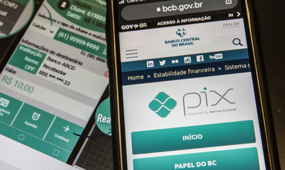 Compras e pagamentos de contas com Pix batem recorde