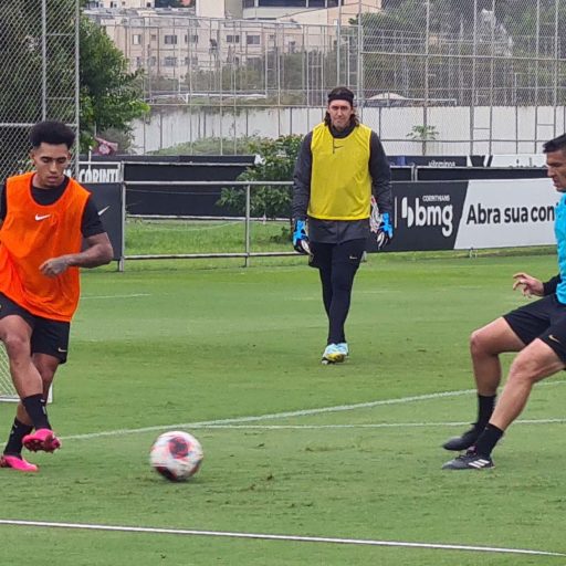 Timão faz primeiro treino de olho no Flamengo