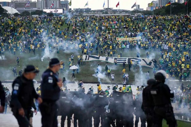 Moraes manda periciar imagens de 8 de janeiro captadas pelo GSI