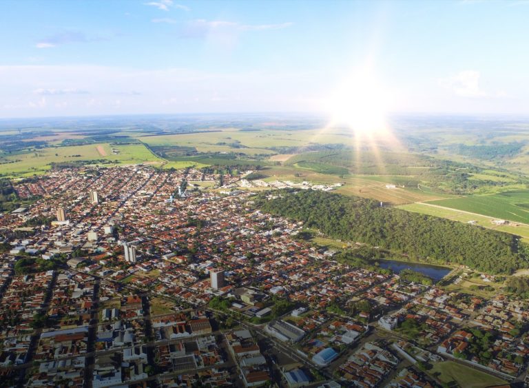 Garça lança Programa Nossa Cidade no Jardim Paineiras com vários serviços