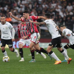 Corinthians em crise pega o São Paulo em Itaquera e tenta manter tabu