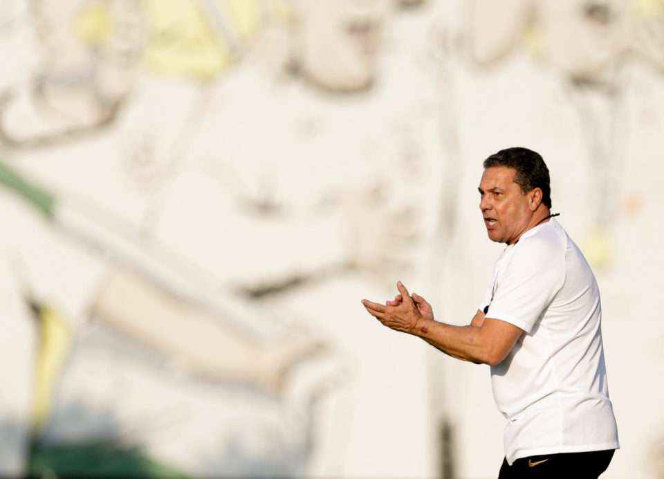 Corinthians treina situações ofensivas de olho no Fortaleza