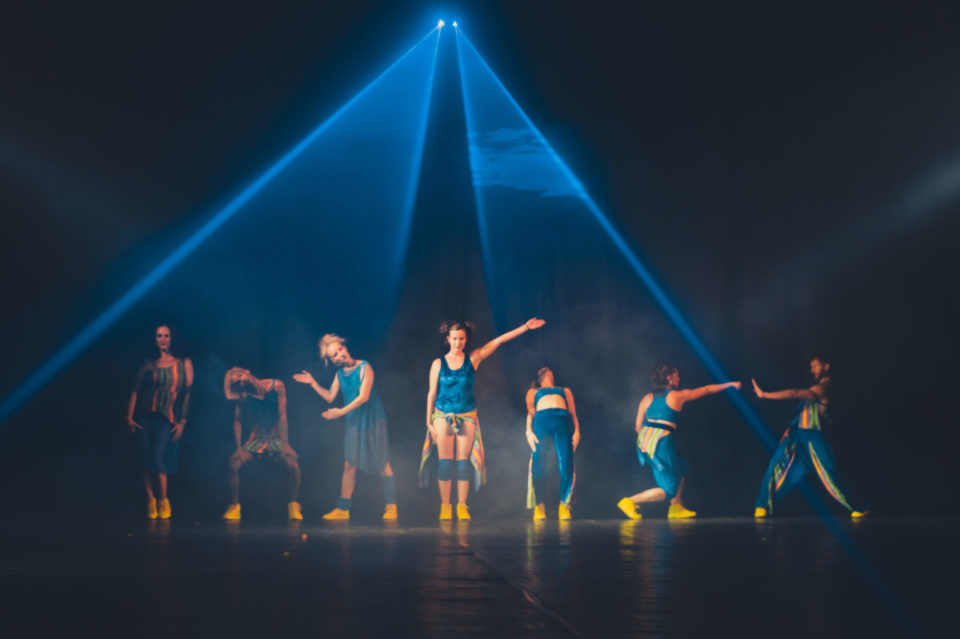 Teatro tem espetáculo de dança ‘Deslocaloca’