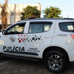 Estacionamento é assaltado por dupla armada em moto no Centro