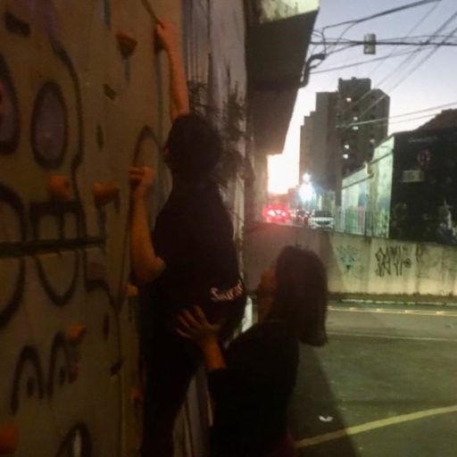 Grupo de escalada cobra iluminação e segurança no Beco da avenida Ipiranga