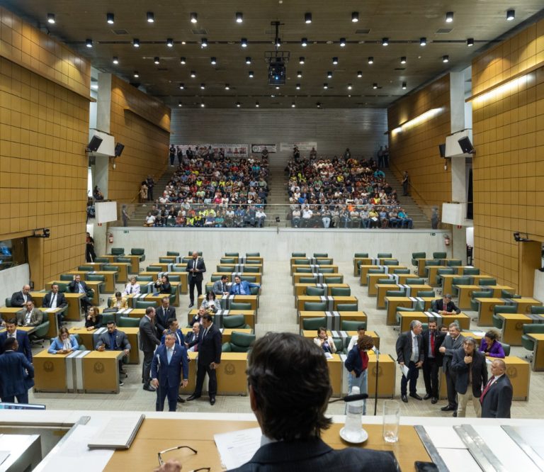 Assembleia aprova recomposição salarial das polícias Civil e Militar