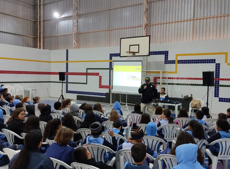 PRF faz ação de trânsito com mais de 300 crianças e adolescentes