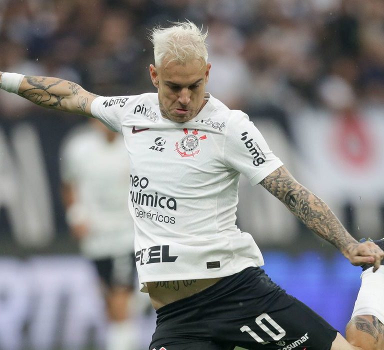 Corinthians faz 2 a 0 no Fluminense e deixa Z4 do Brasileirão