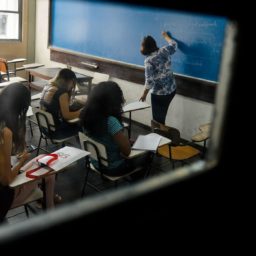 Pesquisa mostra por que brasileiros deixam escola