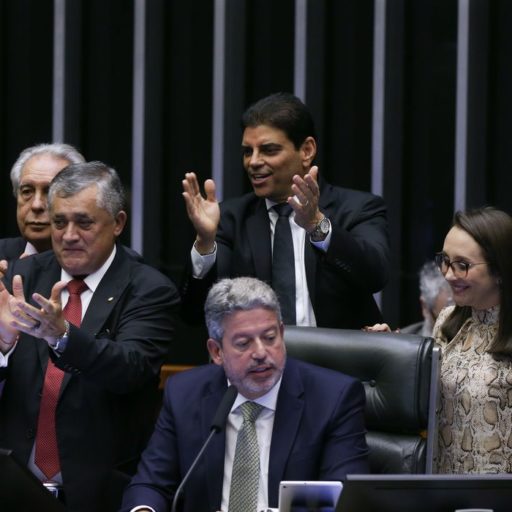 Câmara aprova urgência para projeto do arcabouço fiscal