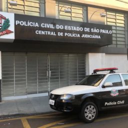 Carro é furtado em estacionamento de supermercado na zona Norte